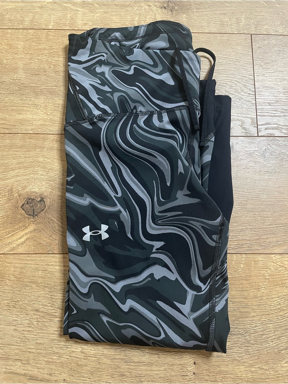 Under Armour Women’s Black Marble Print High-Rise Crop Leggings size Medium - Picture 13 of 13